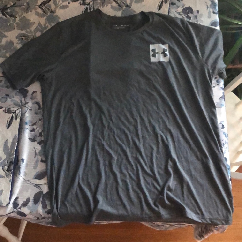 Under armor tee shirt